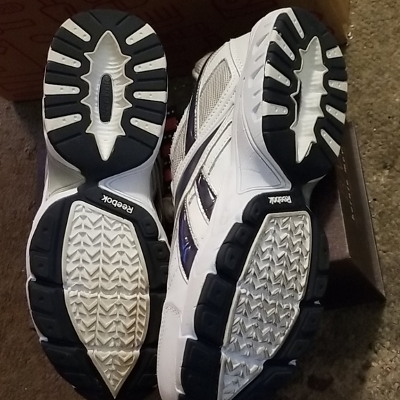 REEBOK mens sneaker - Picture 3 of 3